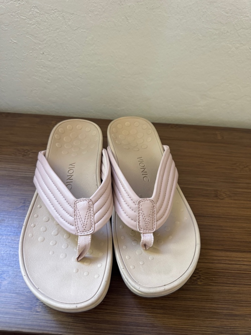 Vionic Quilted Pale Pink Thong Sandals